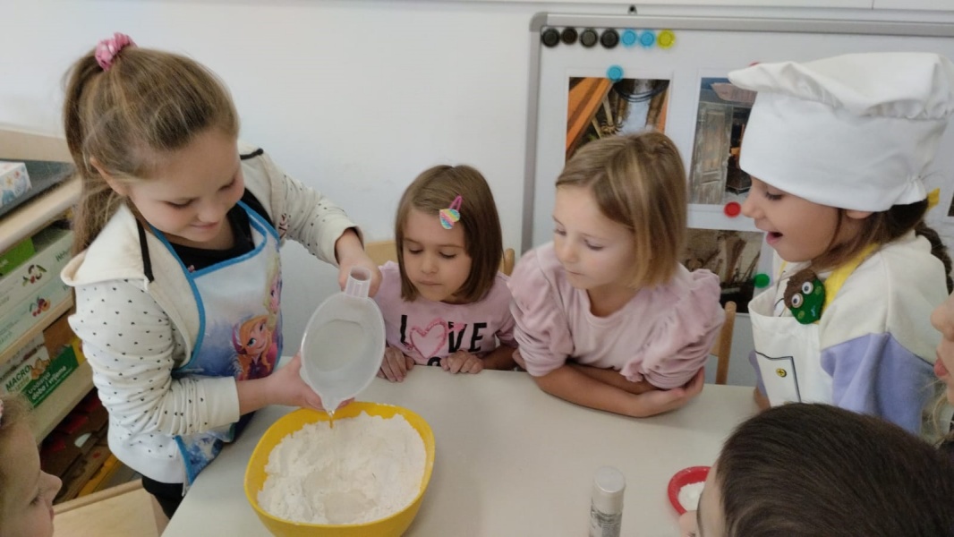 Dani kruha i zahvalnosti za plodove zemlje u našem vrtiću - slika broj: 7